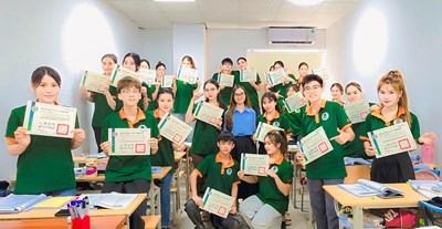 HỌC VIÊN LỚP DU HỌC ĐÀI LOAN NHẬN CHỨNG CHỈ TOEFL - 2024